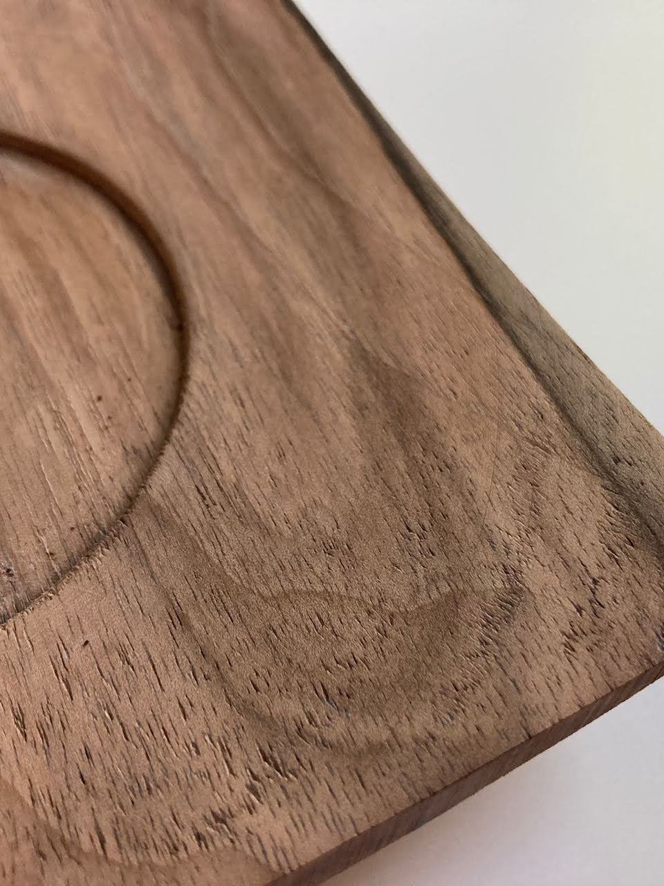 houtdraaien: vierkante ondertas in walnotenhout voor koffiekopjes Johan Beckers Atelier KROM